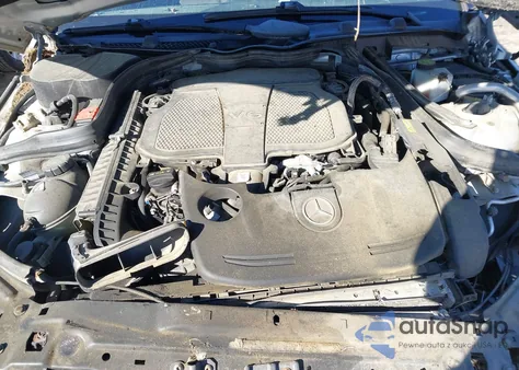 2013 Mercedes-Benz C 300 z USA, uszkodzony, nr VIN WDDGF8ABXDG124369